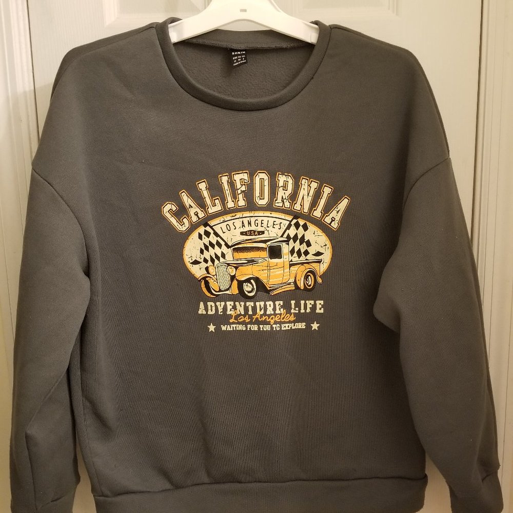 SHEIN Long Sleeved Shirt with Graphic